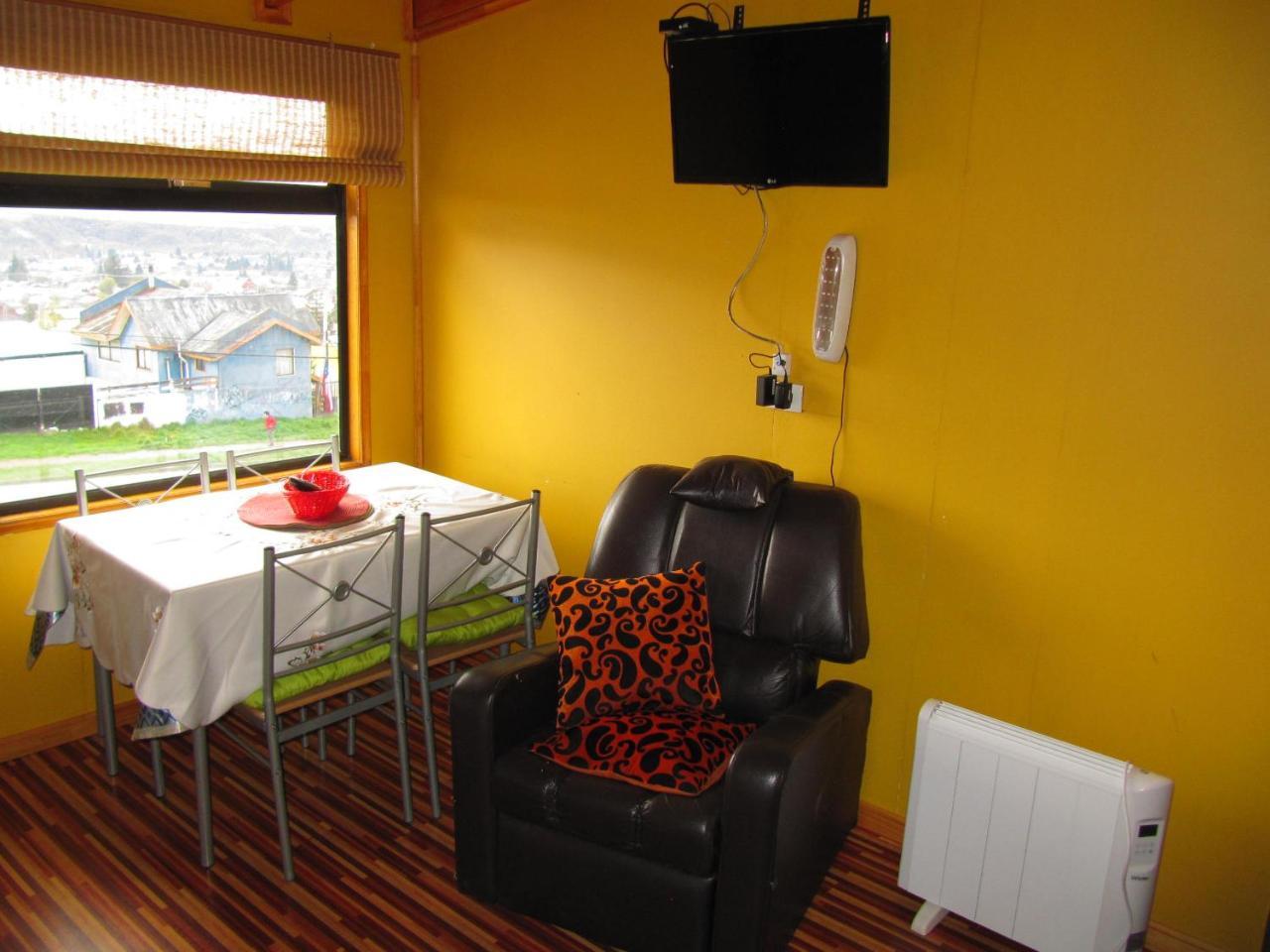 Hospedaje Los Cipreses Coyhaique Extérieur photo